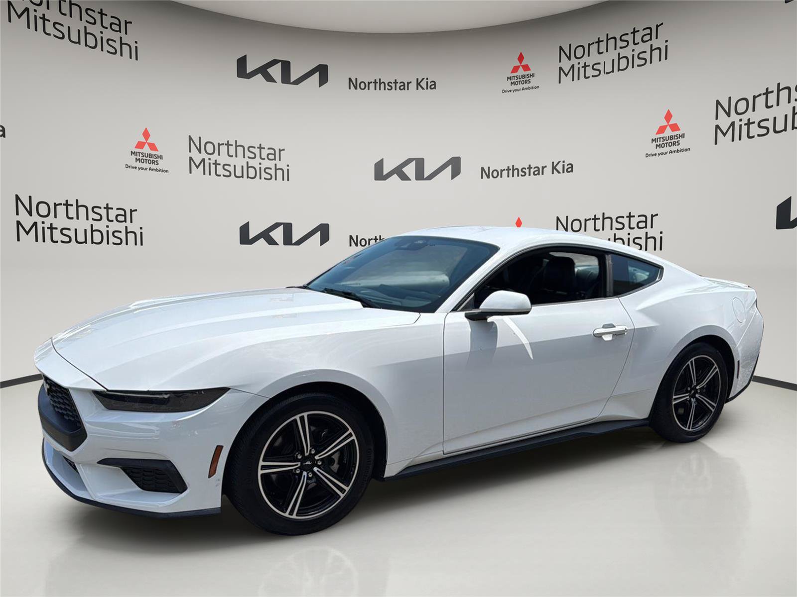 Used 2025 Ford Mustang Premium RWD image 1