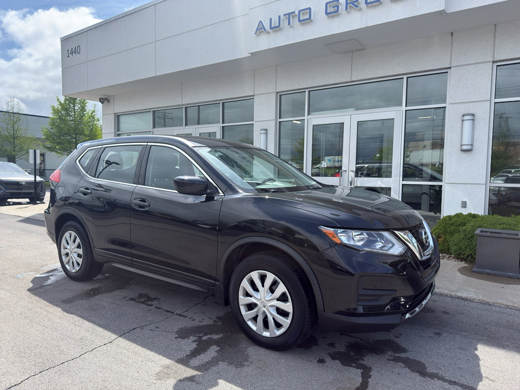 Used 2017 Nissan Rogue S AWD/4WD image 1