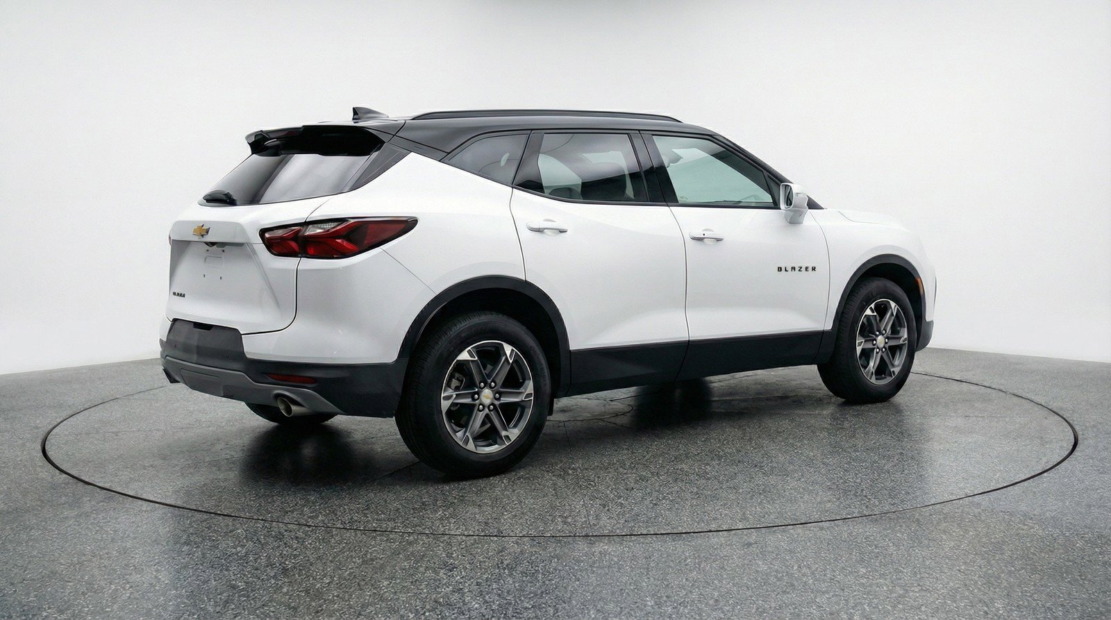 Used 2025 Chevrolet Blazer LT image 9