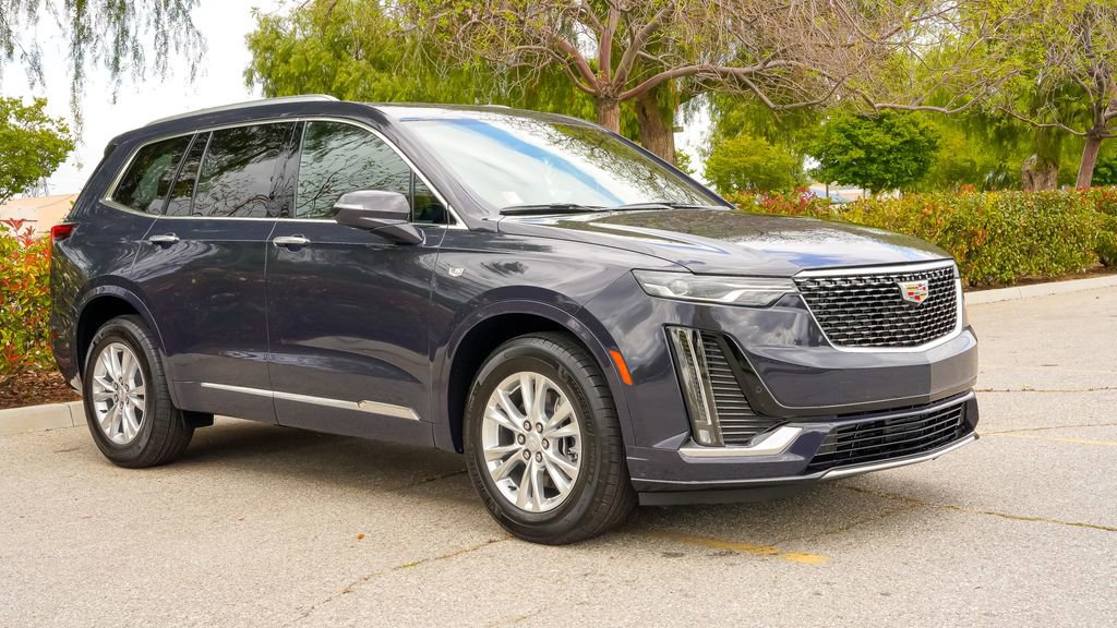 Certified 2025 Cadillac XT6 Luxury image 6