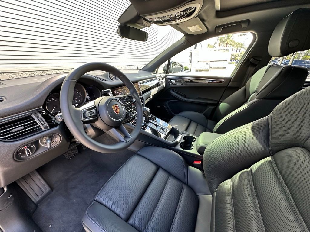 Certified 2026 Porsche Macan AWD/4WD image 4