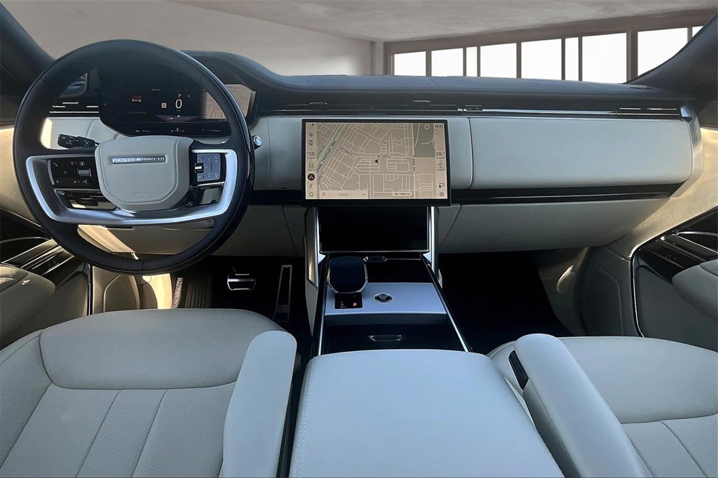 New 2025 Land Rover Range Rover SE image 5