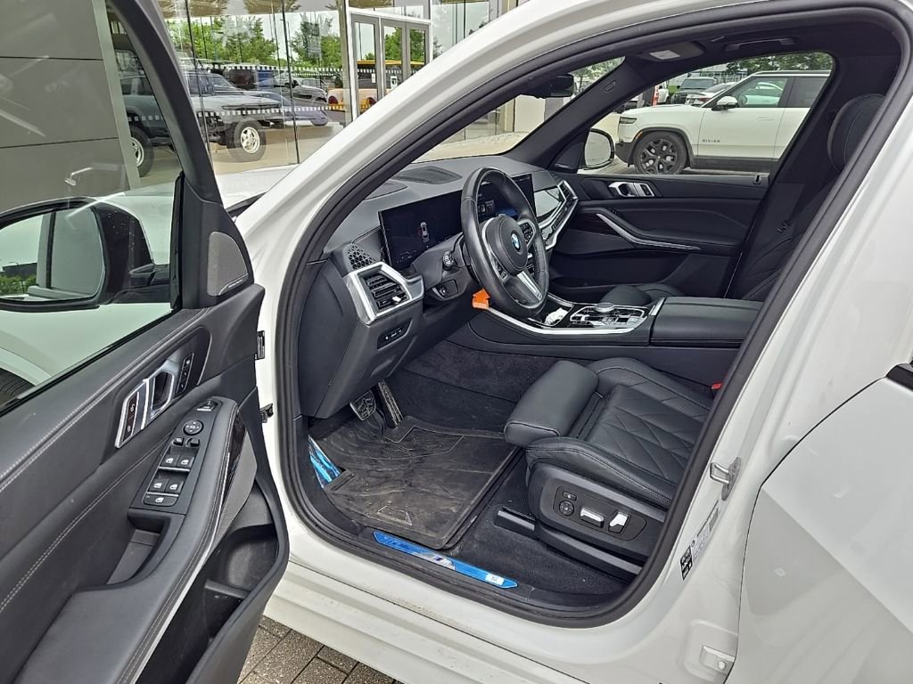 Used 2024 BMW X5 xDrive40i w/ M Sport Package AWD/4WD image 16