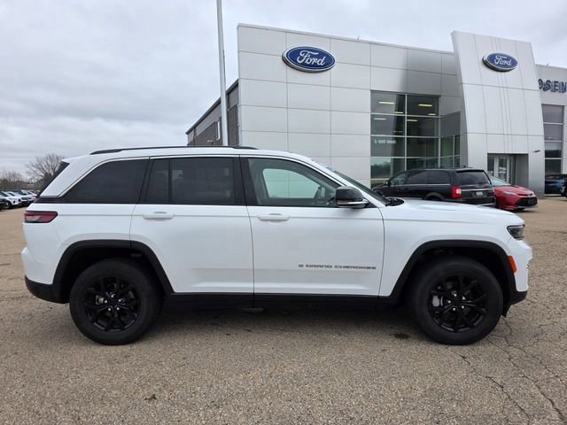 Used 2023 Jeep Grand Cherokee Limited image 27