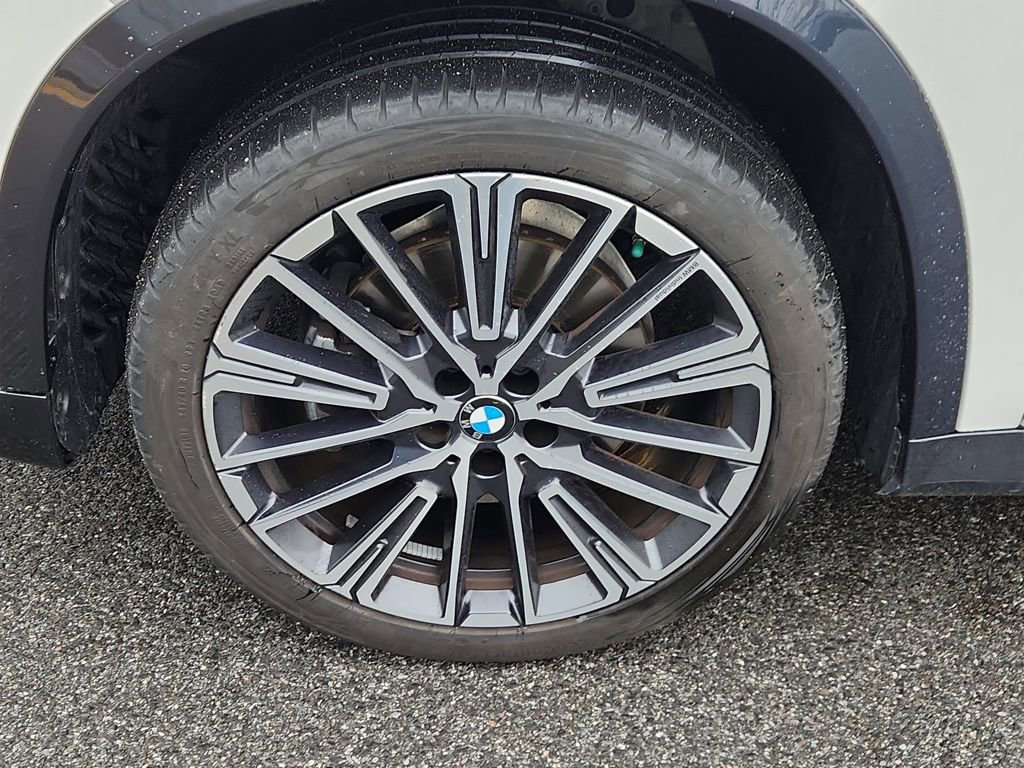 Used 2024 BMW X1 xDrive28i w/ Premium Package image 9