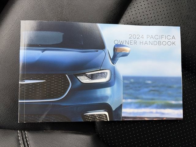 Used 2024 Chrysler Pacifica Touring-L FWD image 52