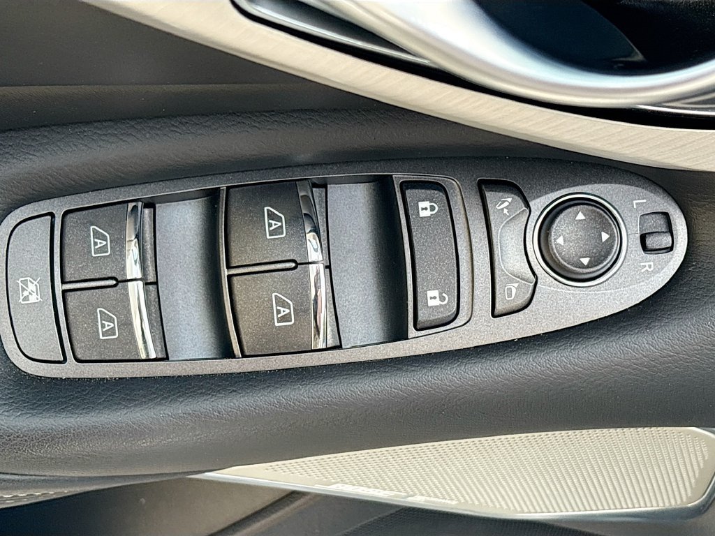 Used 2023 INFINITI Q50 Luxe w/ Cargo Package RWD image 17