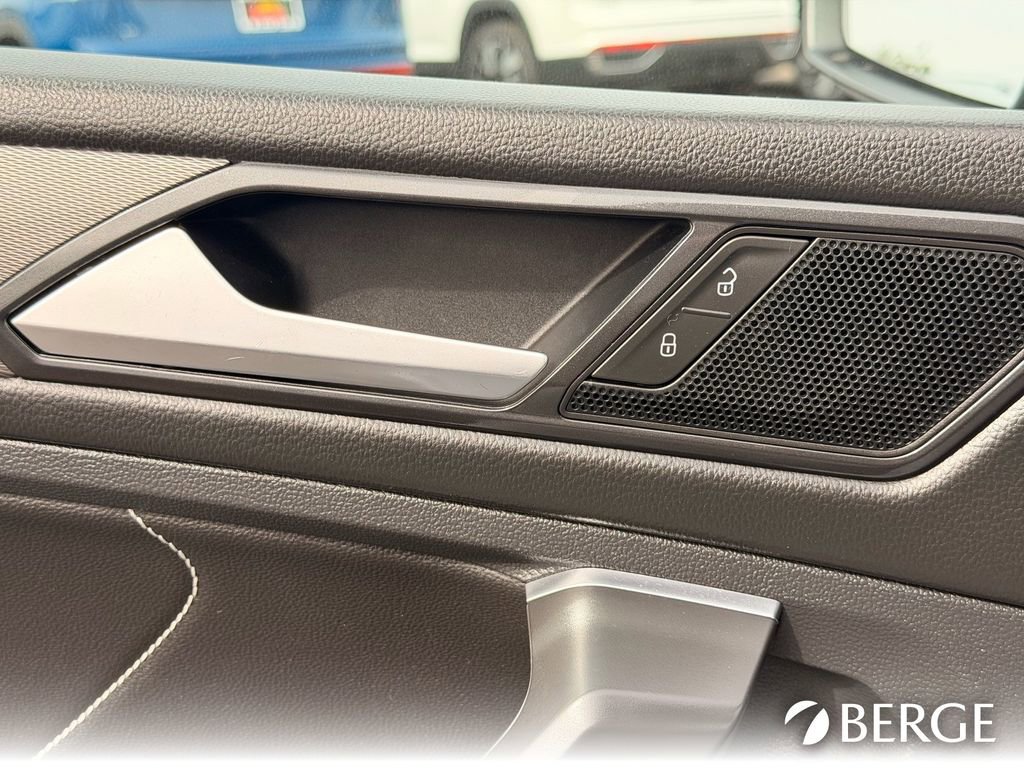Used 2022 Volkswagen Tiguan SE image 20