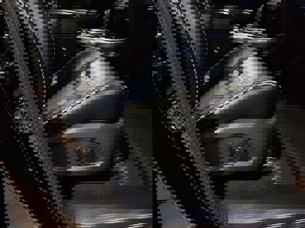 Used 2019 INFINITI QX60 Luxe w/ Essential Package image 28