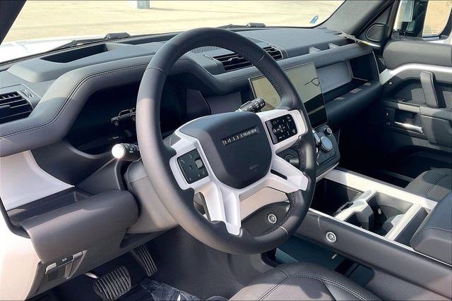 New 2026 Land Rover Defender 110 X-Dynamic SE image 7