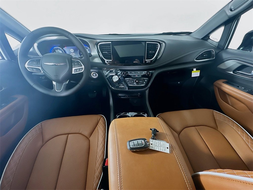 New 2026 Chrysler Pacifica Pinnacle image 9