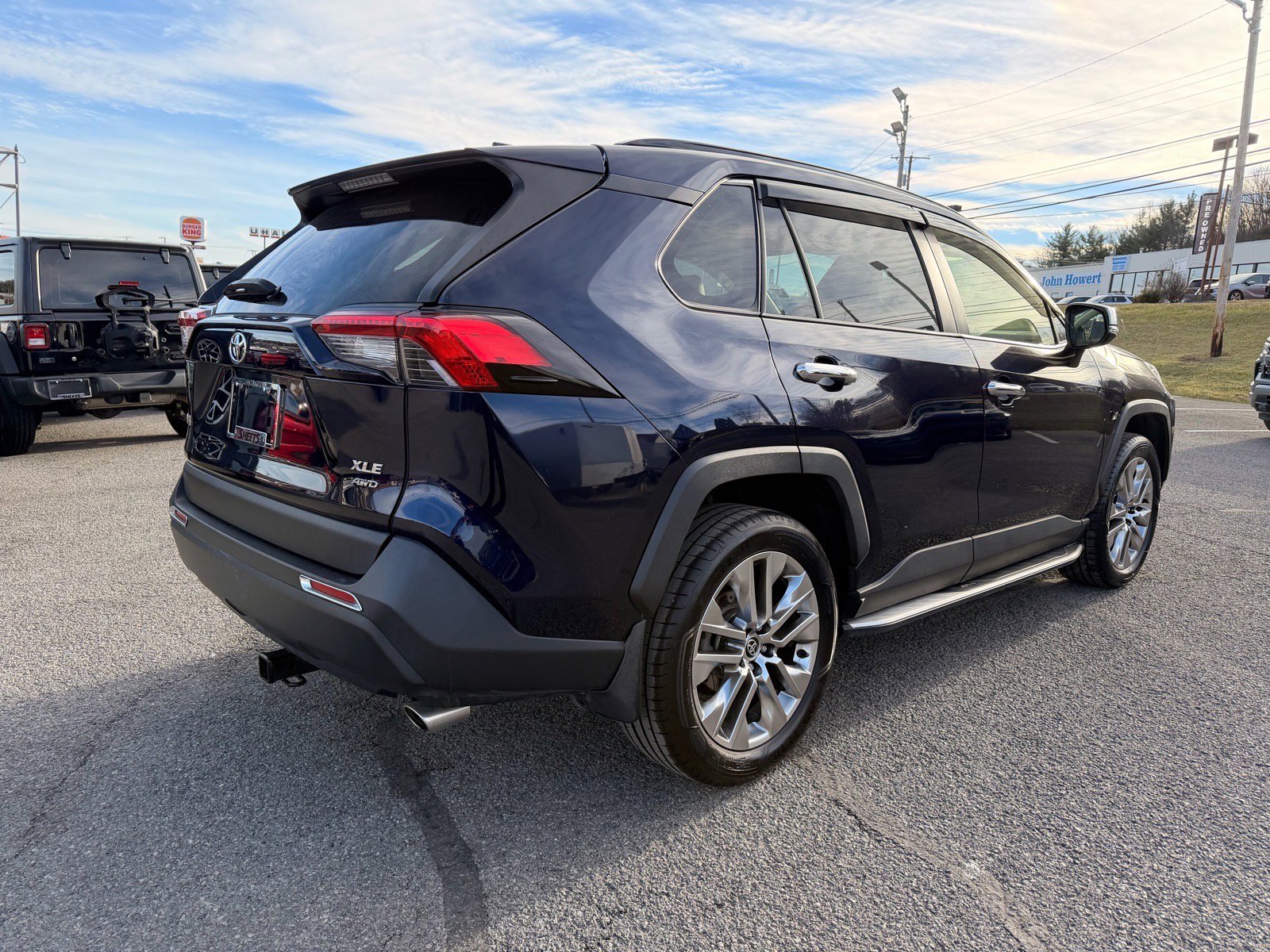 Used 2021 Toyota RAV4 XLE Premium image 7