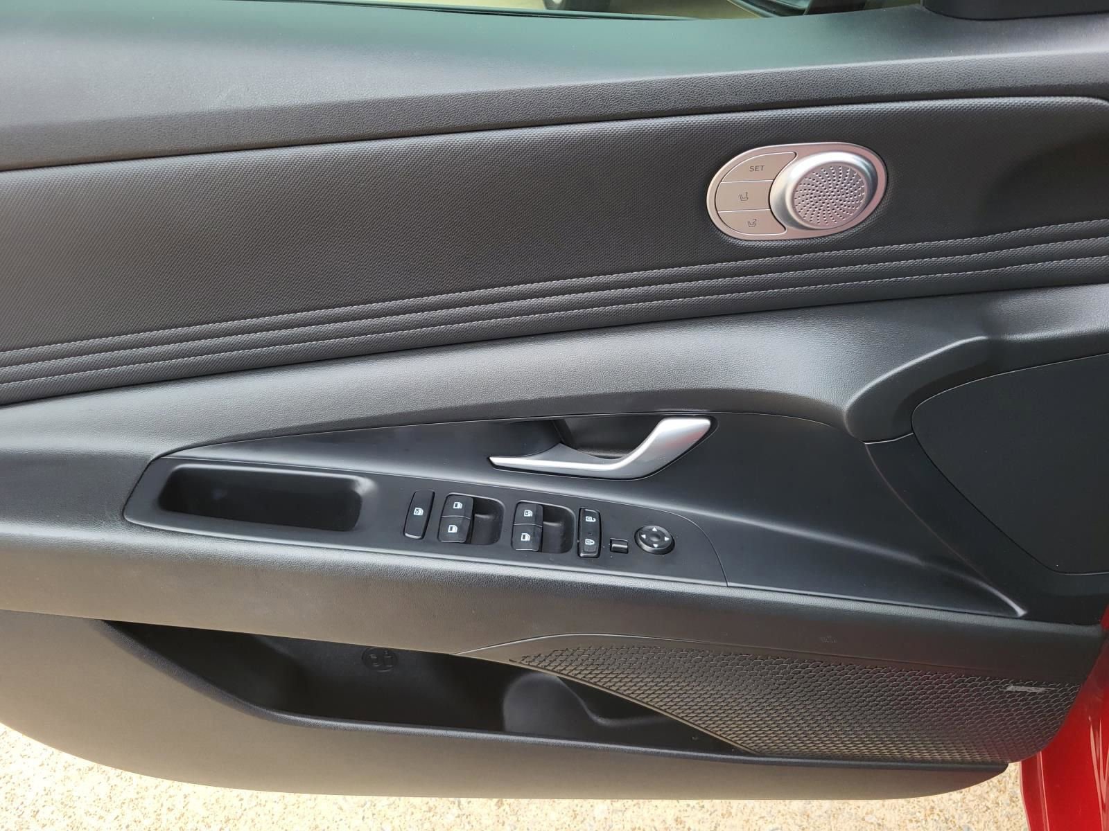 Used 2023 Hyundai Elantra Limited FWD image 15