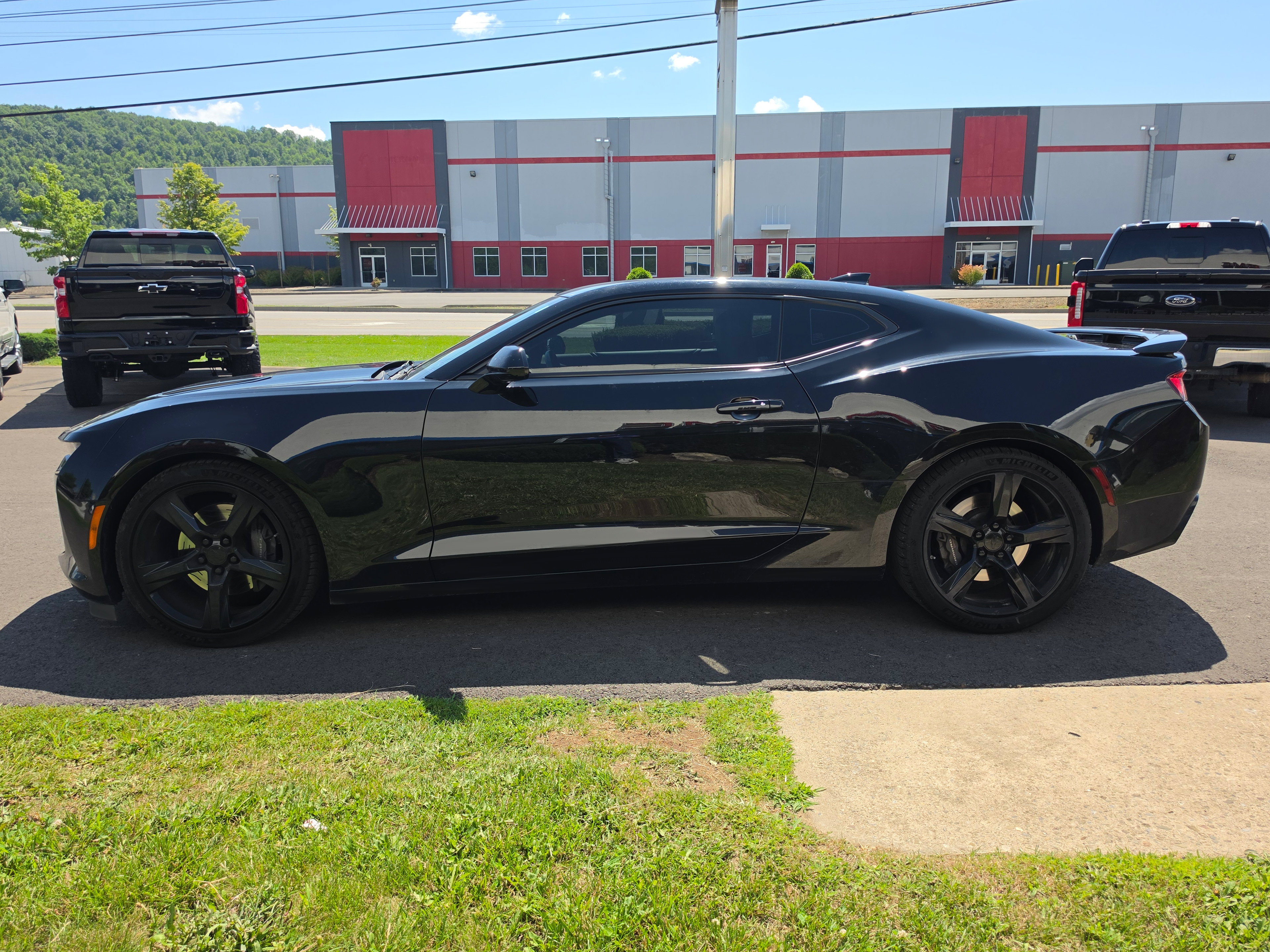 Used 2017 Chevrolet Camaro SS RWD image 7
