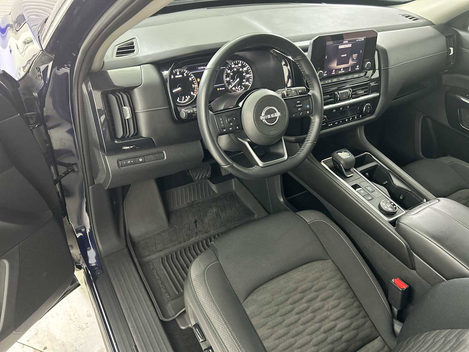 Used 2022 Nissan Pathfinder SV image 11