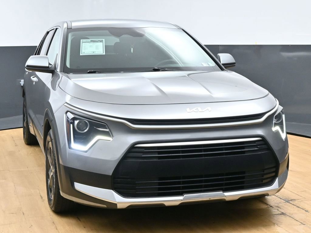 Used 2023 Kia Niro LX image 4