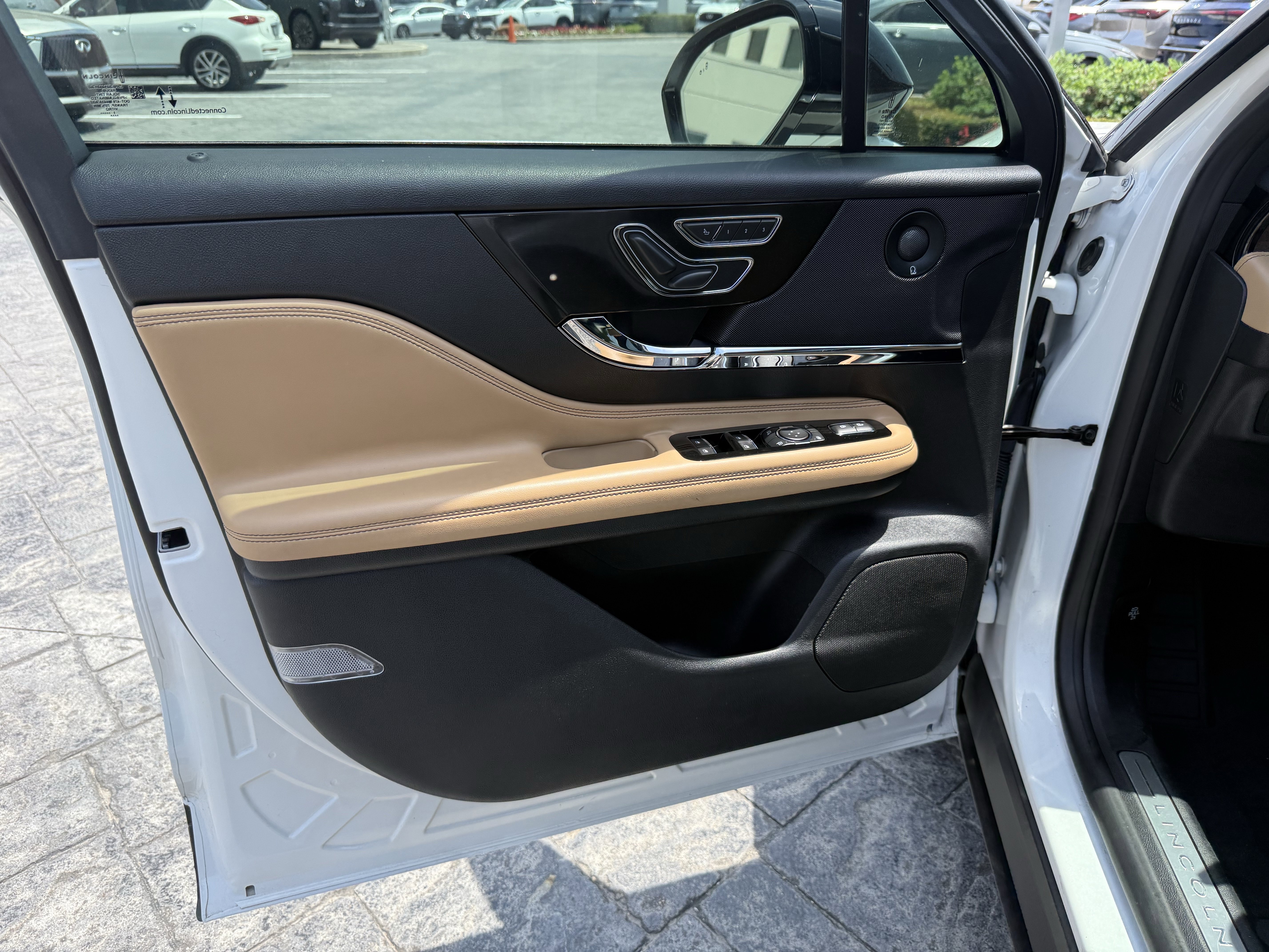 Used 2021 Lincoln Corsair Reserve w/ Elements Package FWD image 10