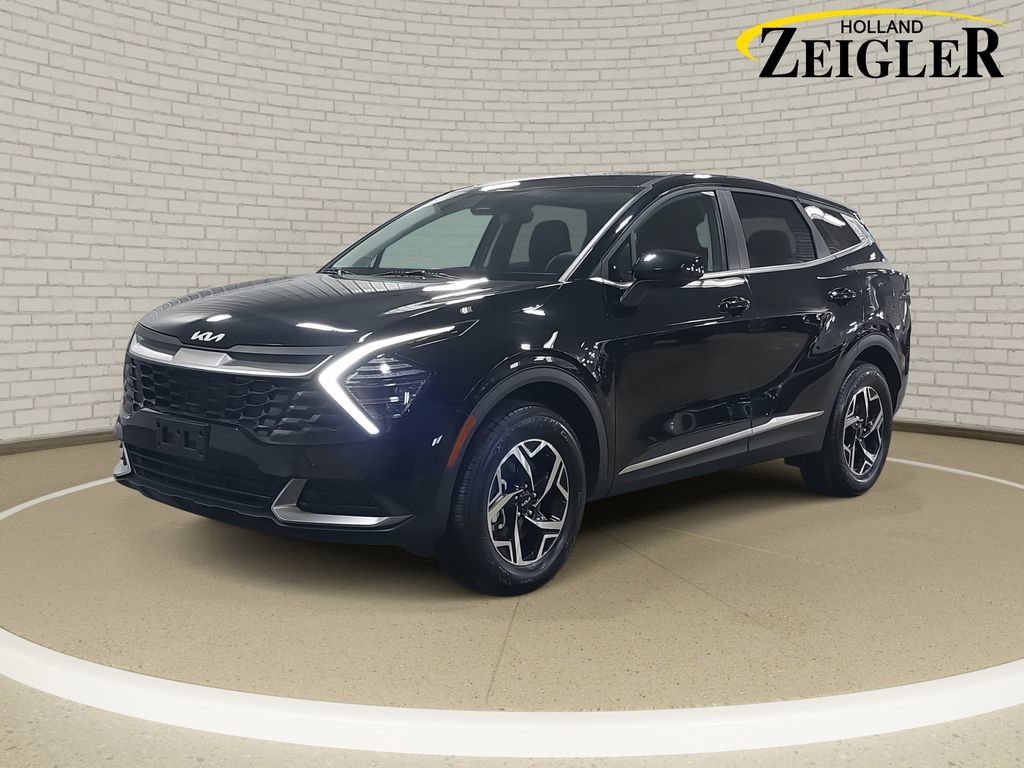 Used 2025 Kia Sportage LX image 1
