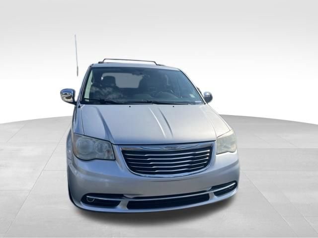 Used 2012 Chrysler Town & Country Touring-L w/ Entertainment Group #2 FWD image 5