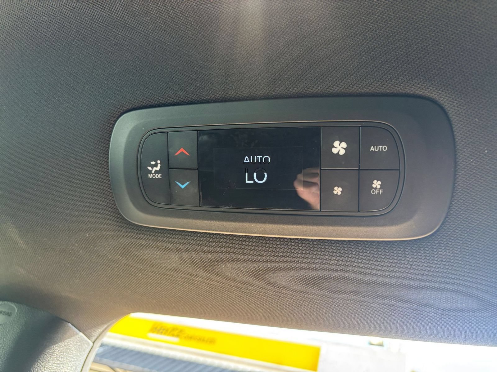 Used 2025 Chrysler Pacifica Select FWD image 24