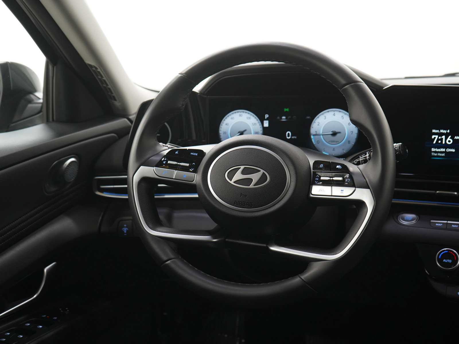 Used 2025 Hyundai Elantra SEL FWD image 14