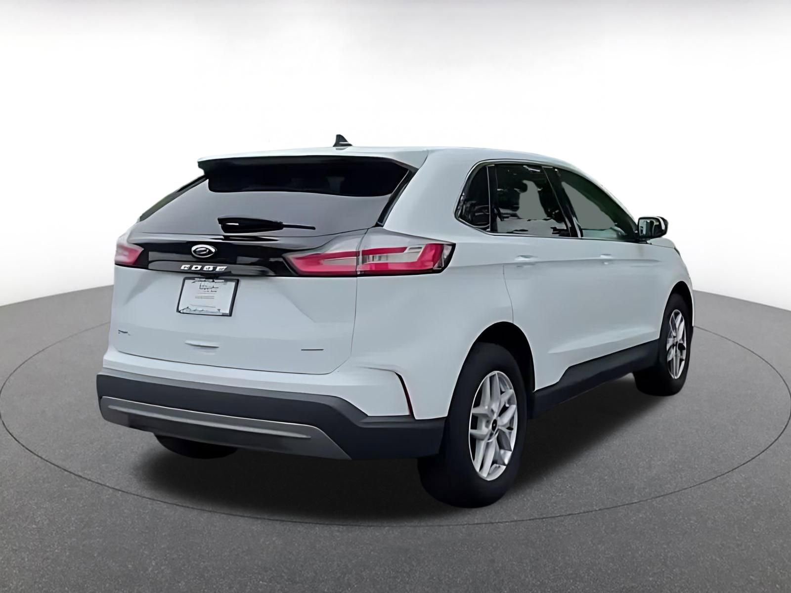 Used 2024 Ford Edge SEL image 12