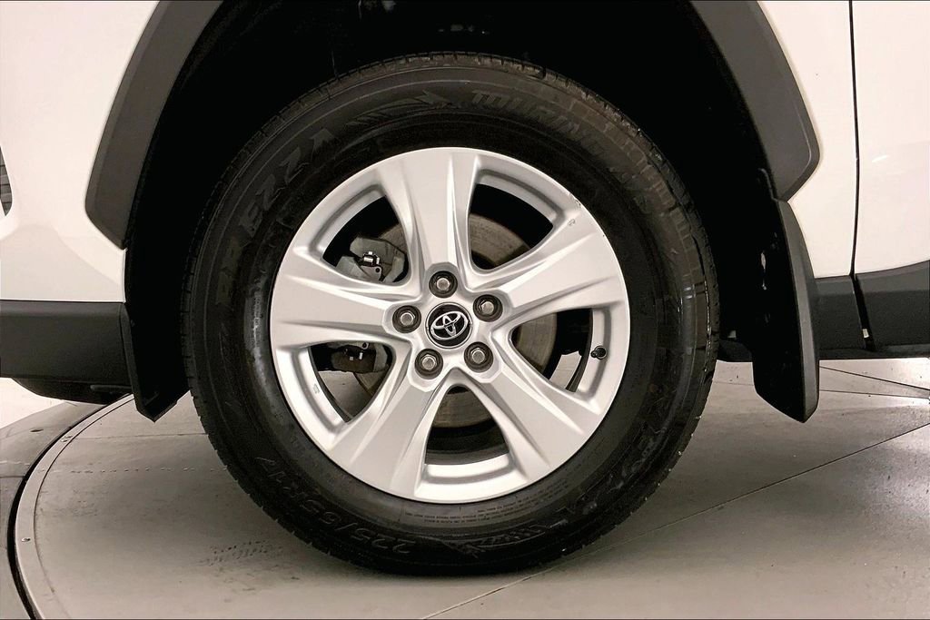 Used 2020 Toyota RAV4 XLE w/ Convenience Package image 8