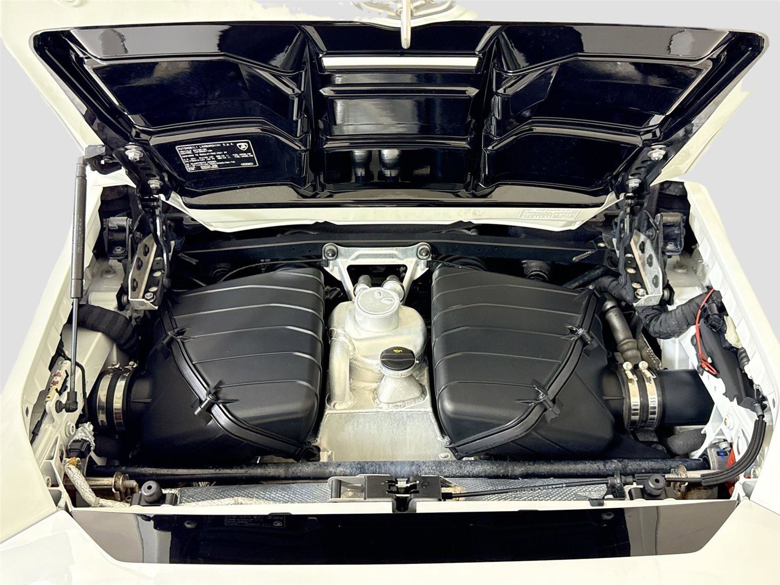 Used 2021 Lamborghini Huracan EVO image 26