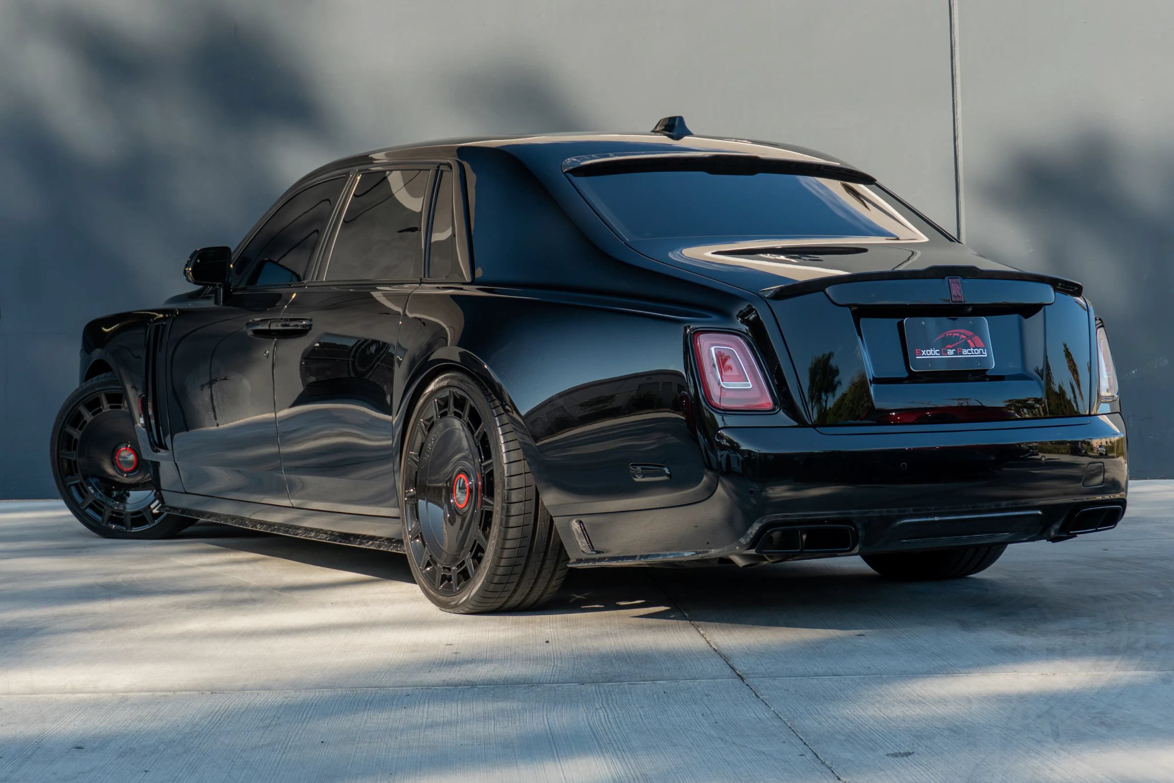 Used 2024 Rolls-Royce Phantom Sedan w/ The Phantom Package RWD image 9