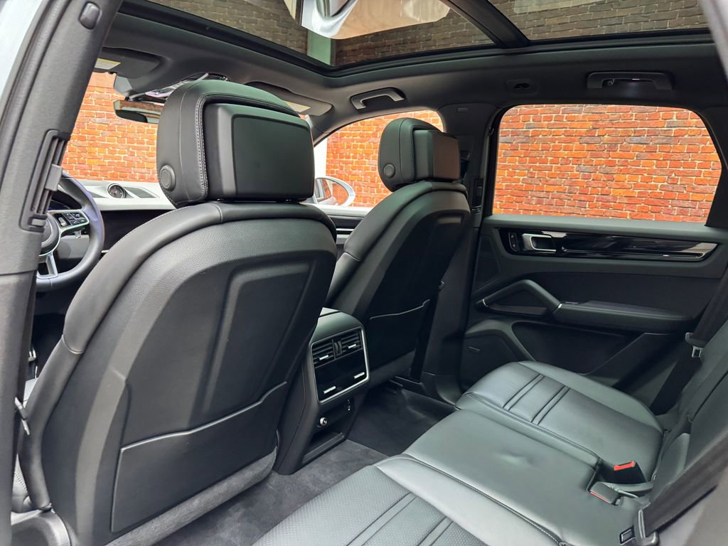 Used 2023 Porsche Cayenne S AWD/4WD image 24