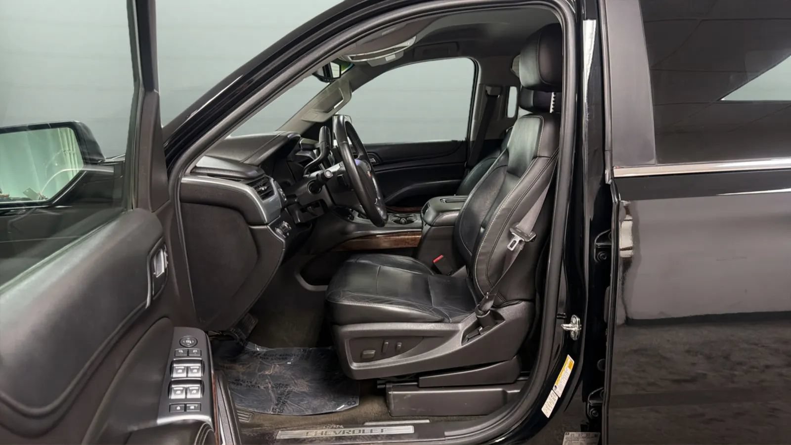 Used 2015 Chevrolet Suburban LT RWD image 20