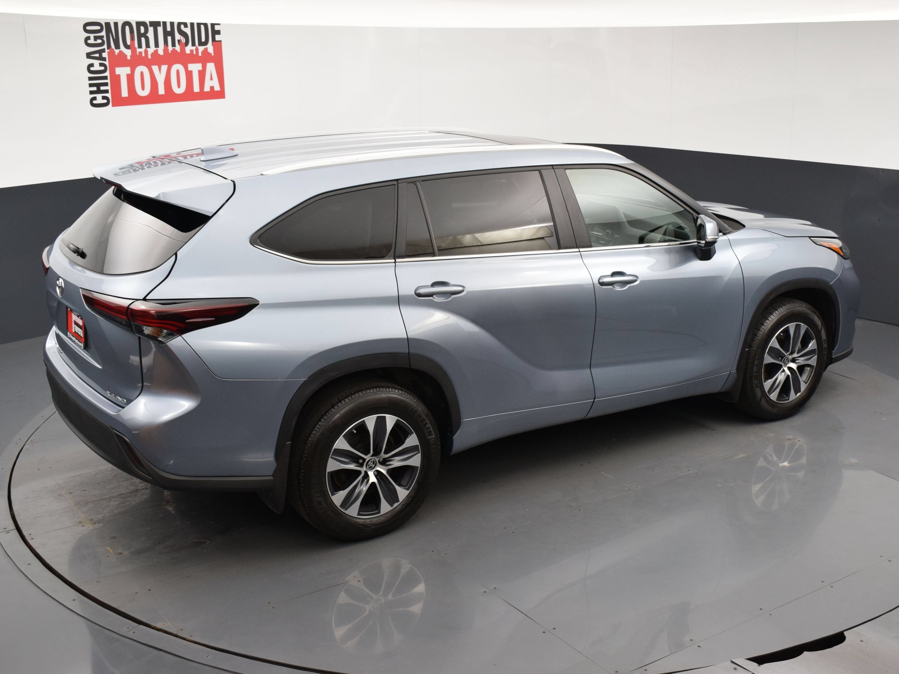 Used 2024 Toyota Highlander XLE AWD/4WD image 24