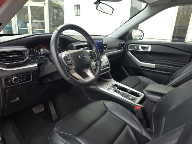 Used 2023 Ford Explorer XLT w/ Equipment Group 202A AWD/4WD image 27