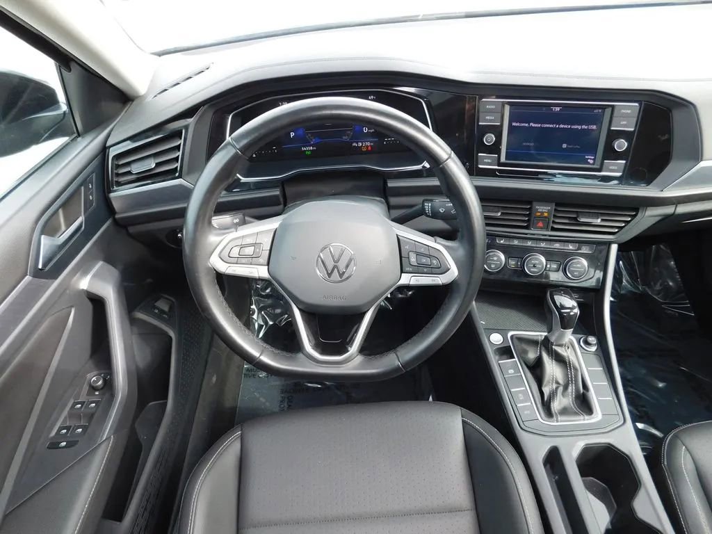 Used 2024 Volkswagen Jetta SE FWD image 12