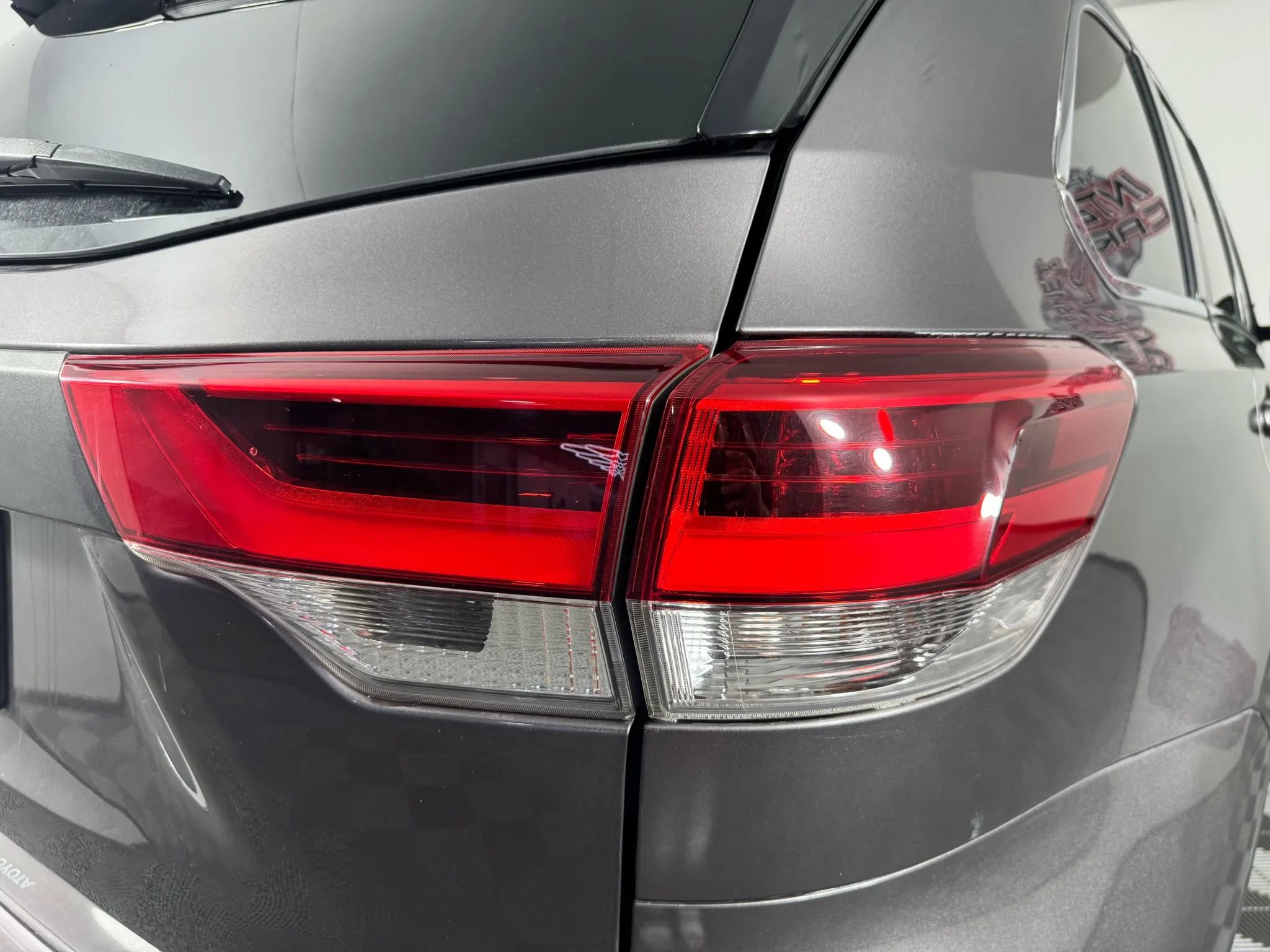 Used 2019 Toyota Highlander LE AWD/4WD image 27