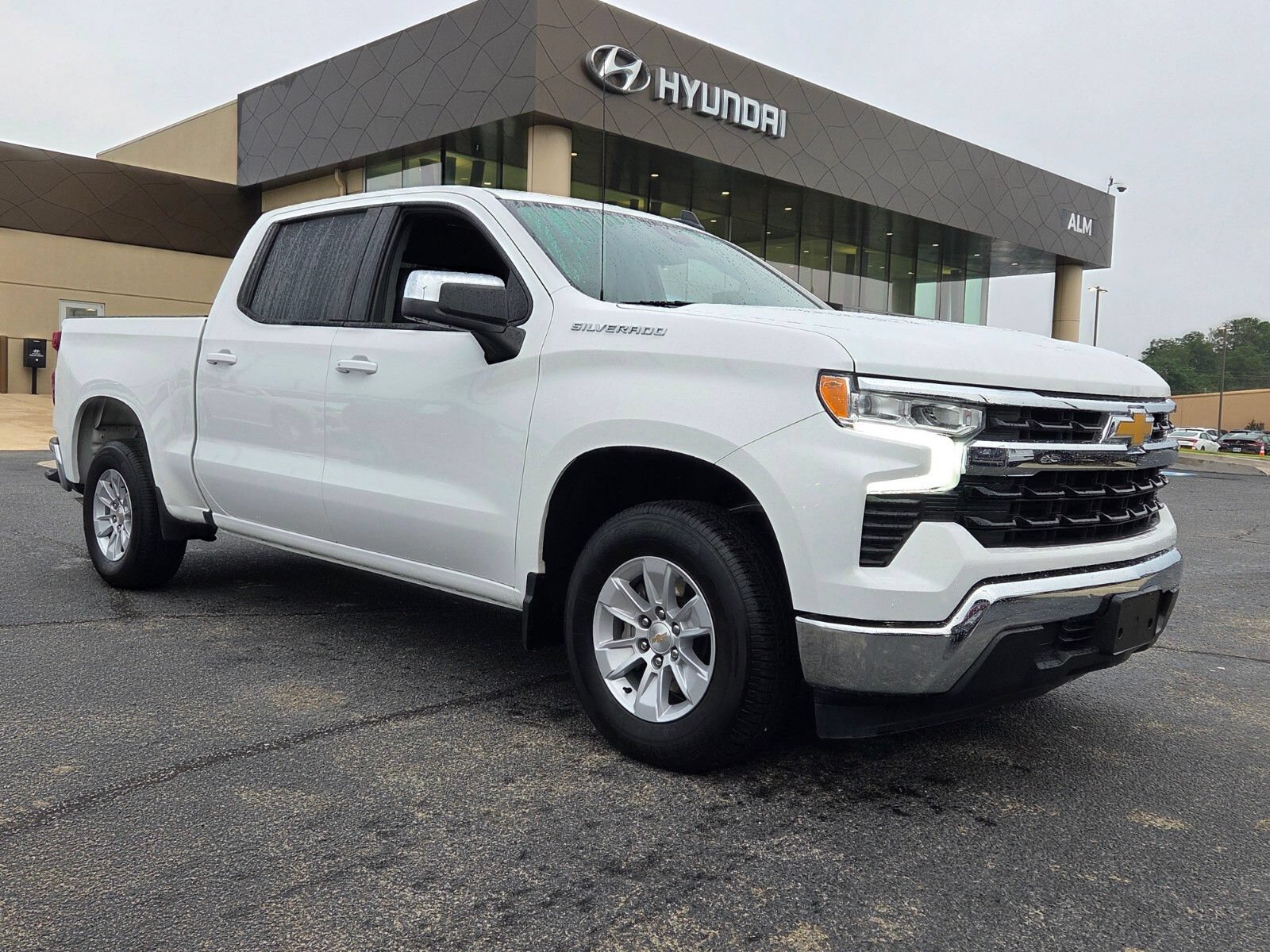 Used 2025 Chevrolet Silverado 1500 LT RWD image 1