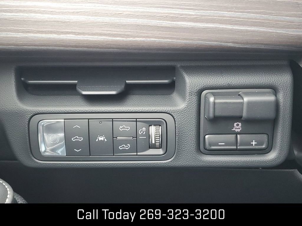 New 2025 GMC Sierra EV Denali image 9
