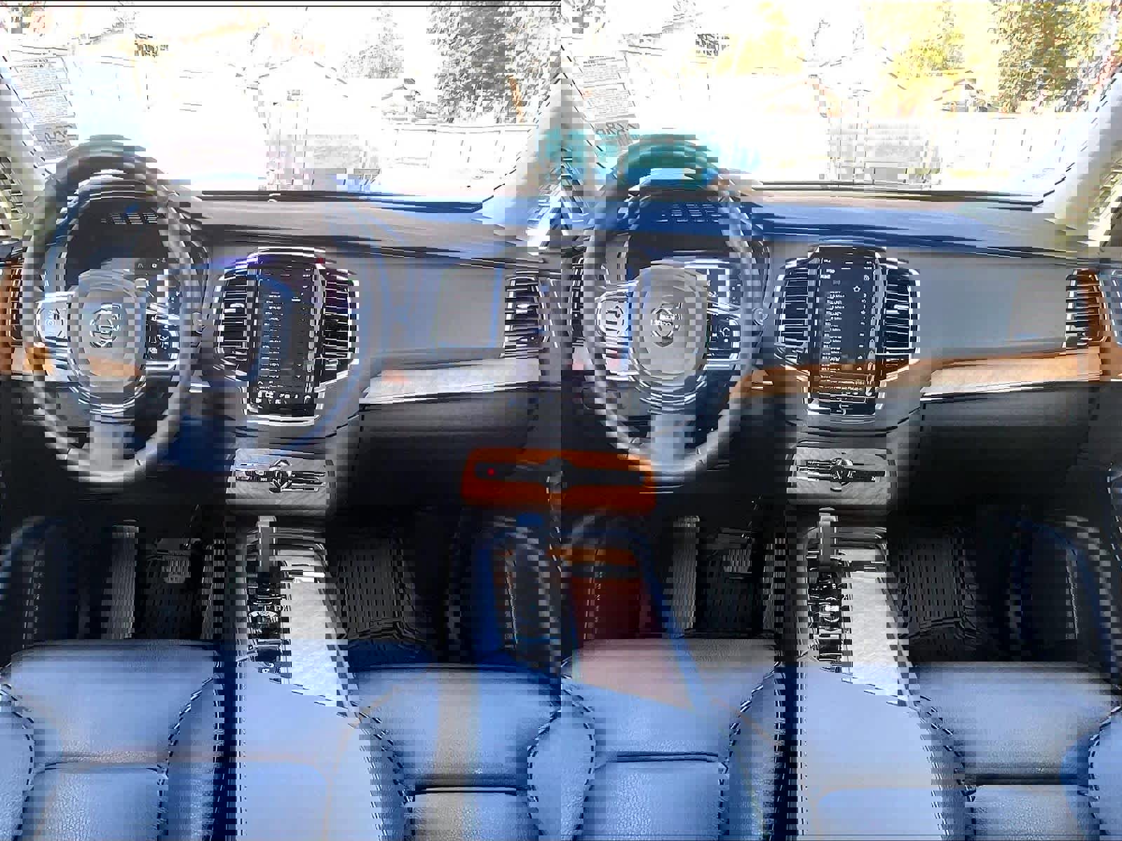 Used 2023 Volvo XC90 T8 Plus image 18