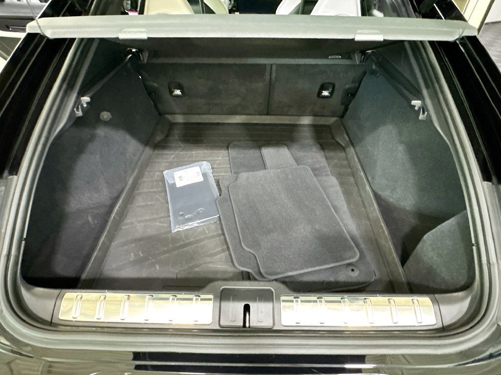 Used 2025 Porsche Panamera 4 AWD/4WD image 31
