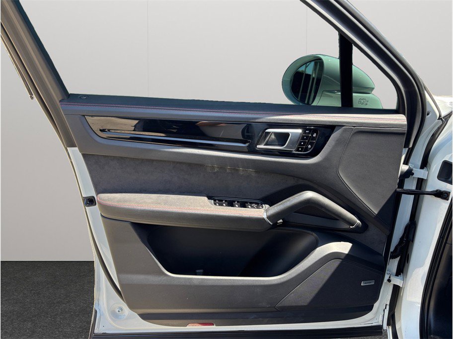 Used 2021 Porsche Cayenne GTS w/ Premium Package image 25