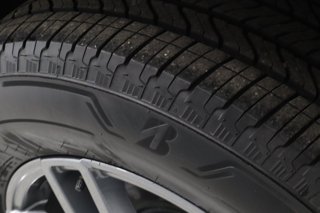 Used 2025 GMC Acadia Elevation image 17