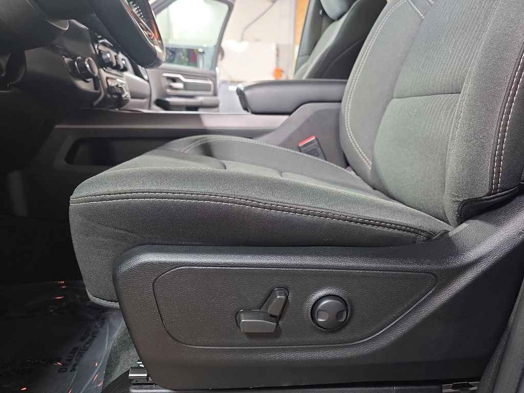 Used 2022 RAM 1500 Big Horn AWD/4WD image 29