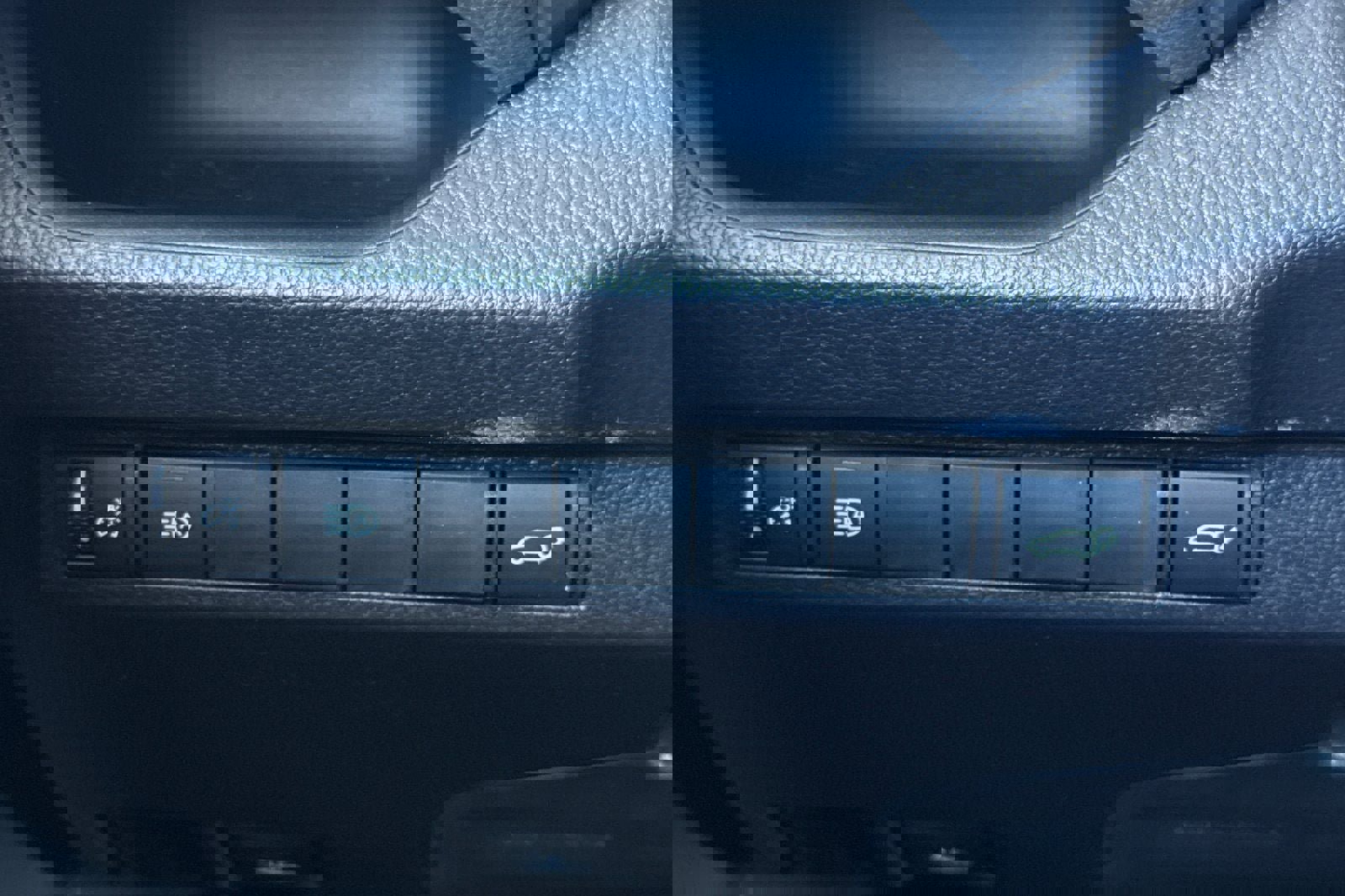 New 2025 Toyota RAV4 XLE image 30