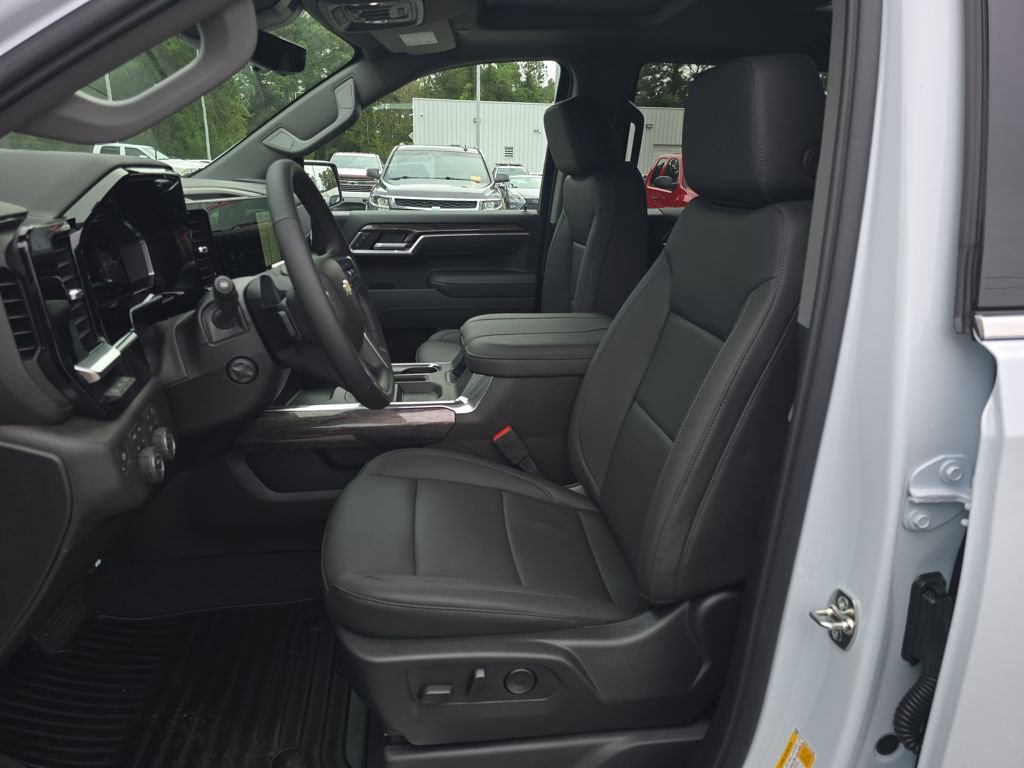 New 2026 Chevrolet Silverado 1500 LTZ w/ LTZ Premium Package image 9