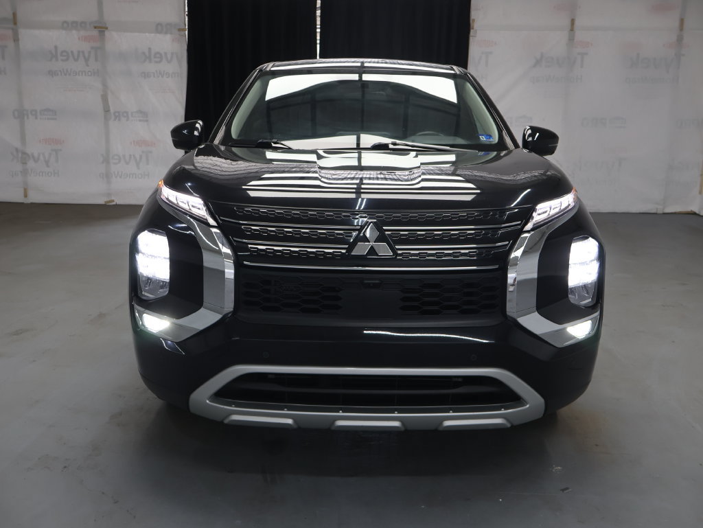 Used 2024 Mitsubishi Outlander SE FWD image 2