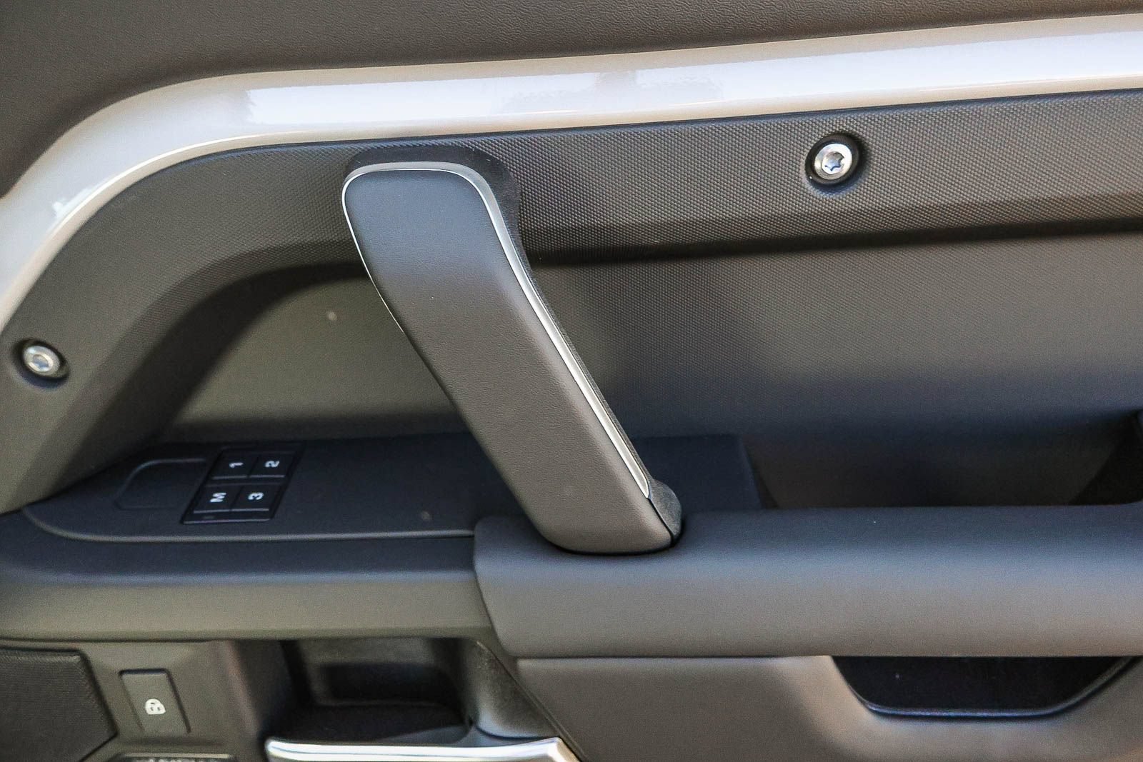 New 2026 Land Rover Defender 110 X-Dynamic SE AWD/4WD image 19