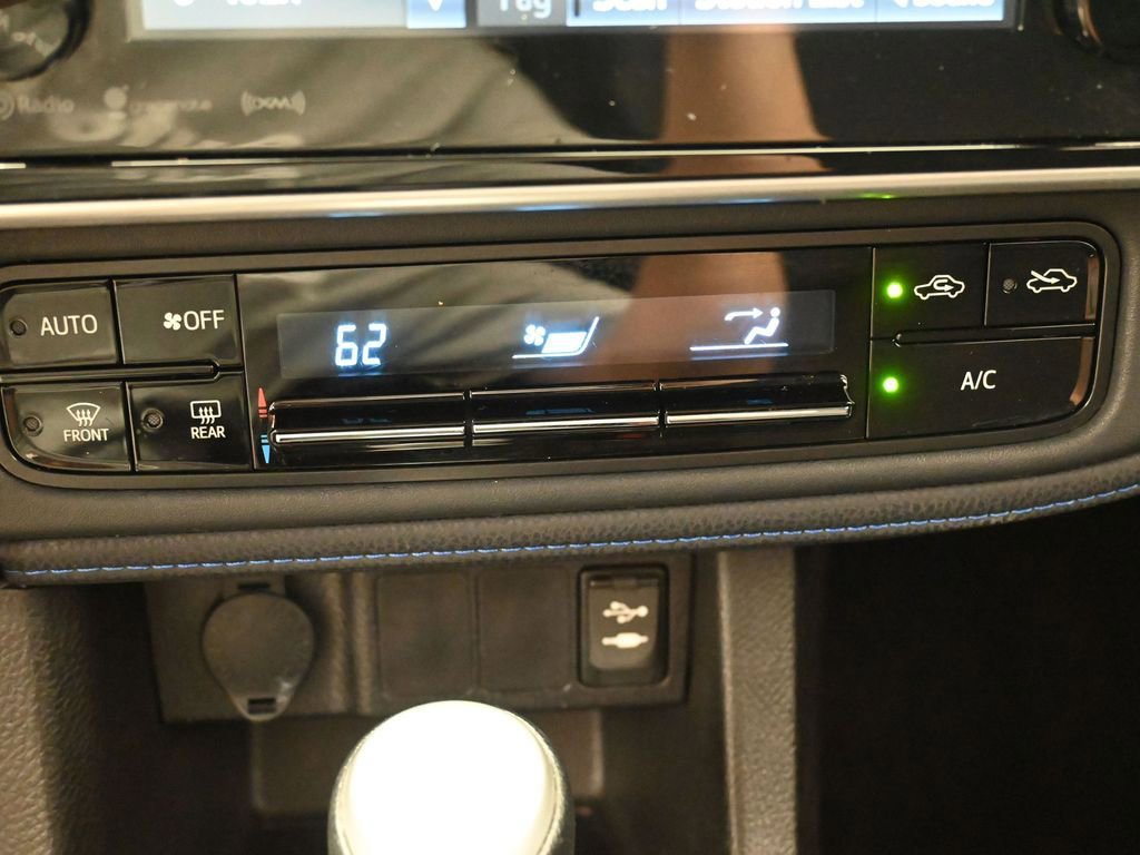 Used 2017 Toyota Corolla SE w/ SE Premium Package image 20
