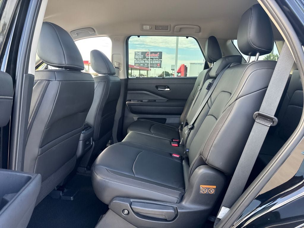 Used 2025 Nissan Pathfinder SL w/ Cargo Package FWD image 13