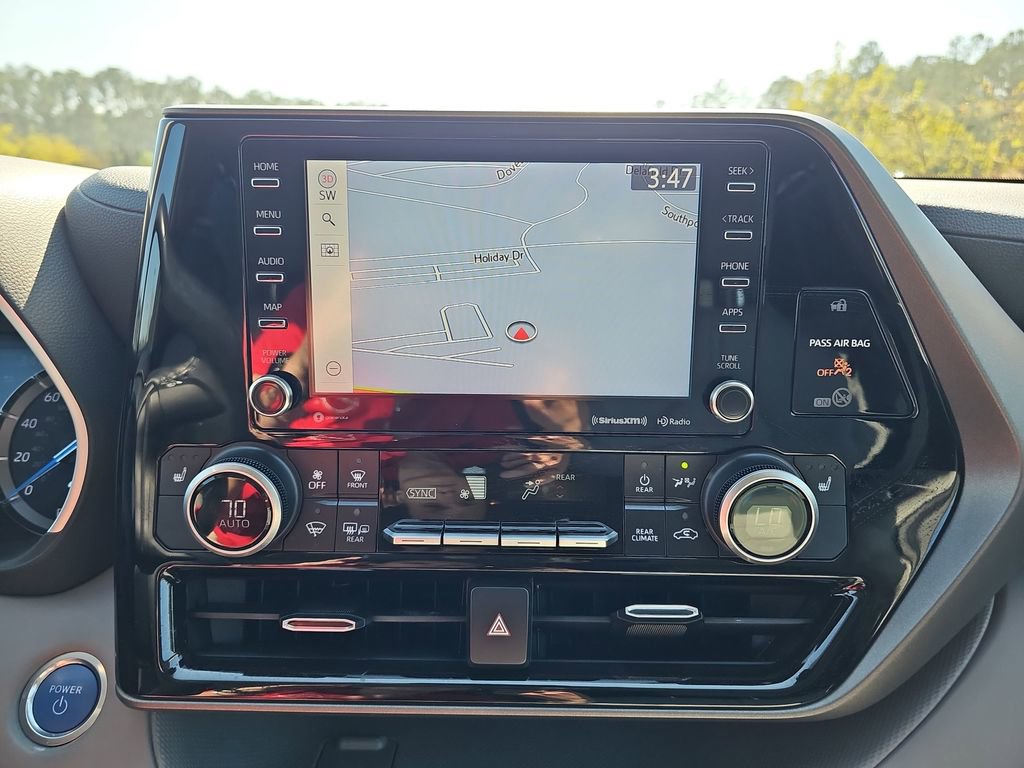 Used 2020 Toyota Highlander XLE image 27