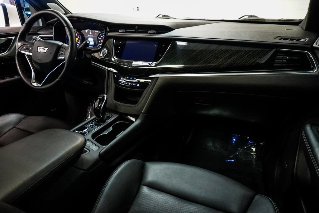 Used 2022 Cadillac XT6 Premium Luxury w/ Technology Package FWD image 12